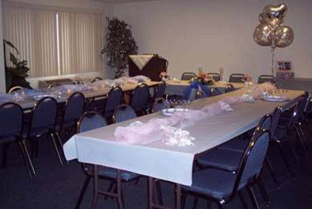 AmericInn Inver Grove Heights 9