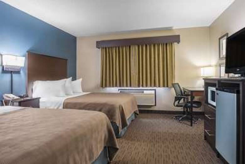 AmericInn Mounds View 5
