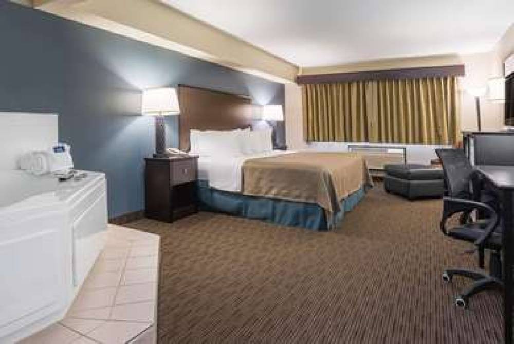 AmericInn Mounds View 6