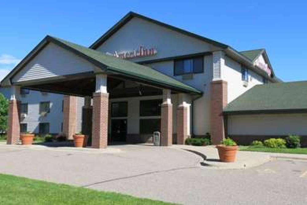 AmericInn Mounds View 1