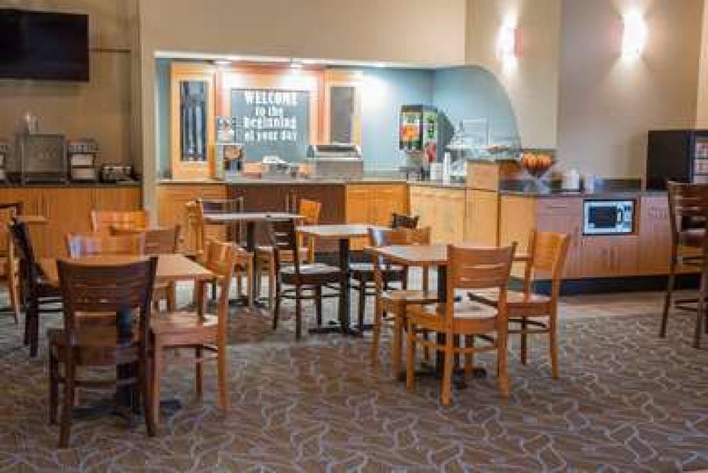 AmericInn Mounds View 8