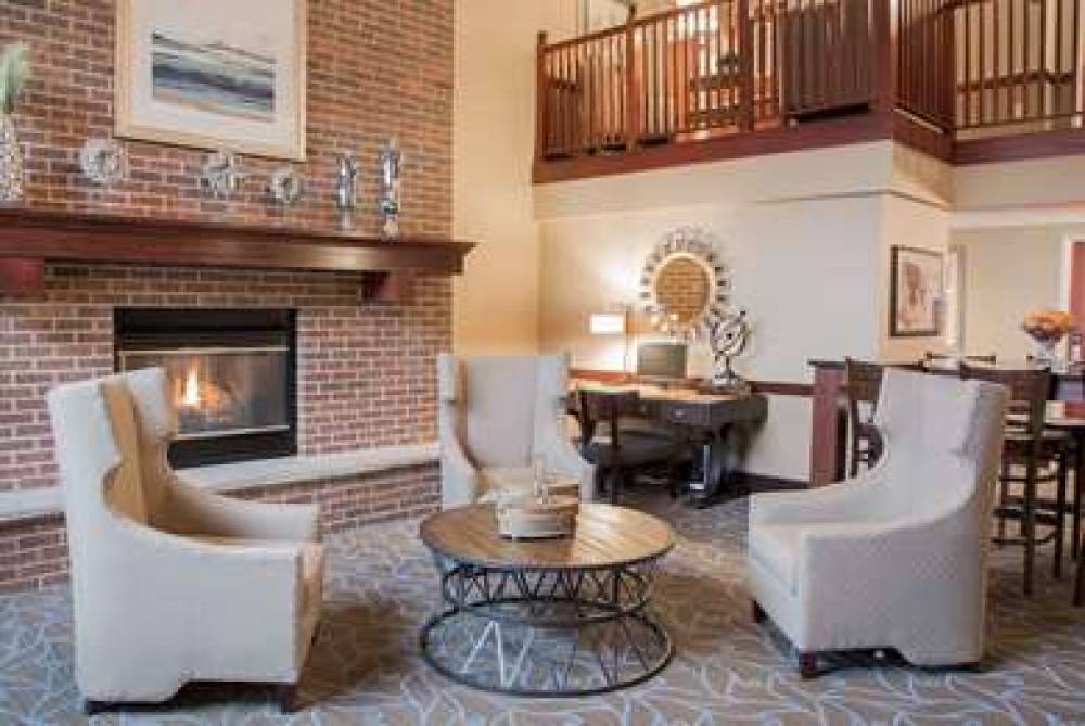 AmericInn Mounds View 4