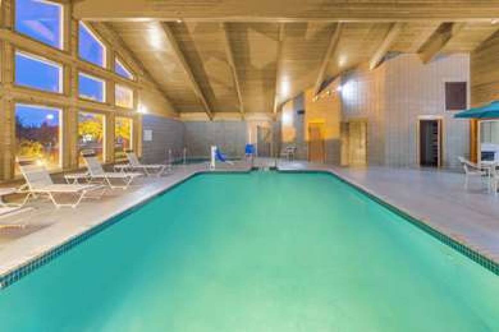 AmericInn Rhinelander 4
