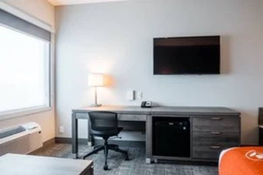 AMSTERDAM INN AND SUITES 7