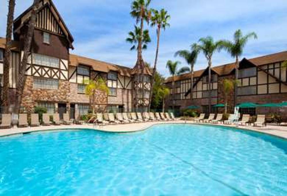 ANAHEIM MAJESTIC GARDEN HOTEL 2