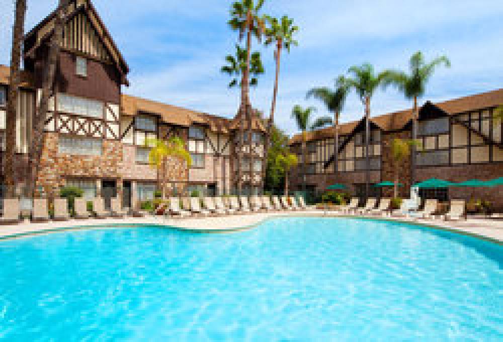 ANAHEIM MAJESTIC GARDEN HOTEL 8