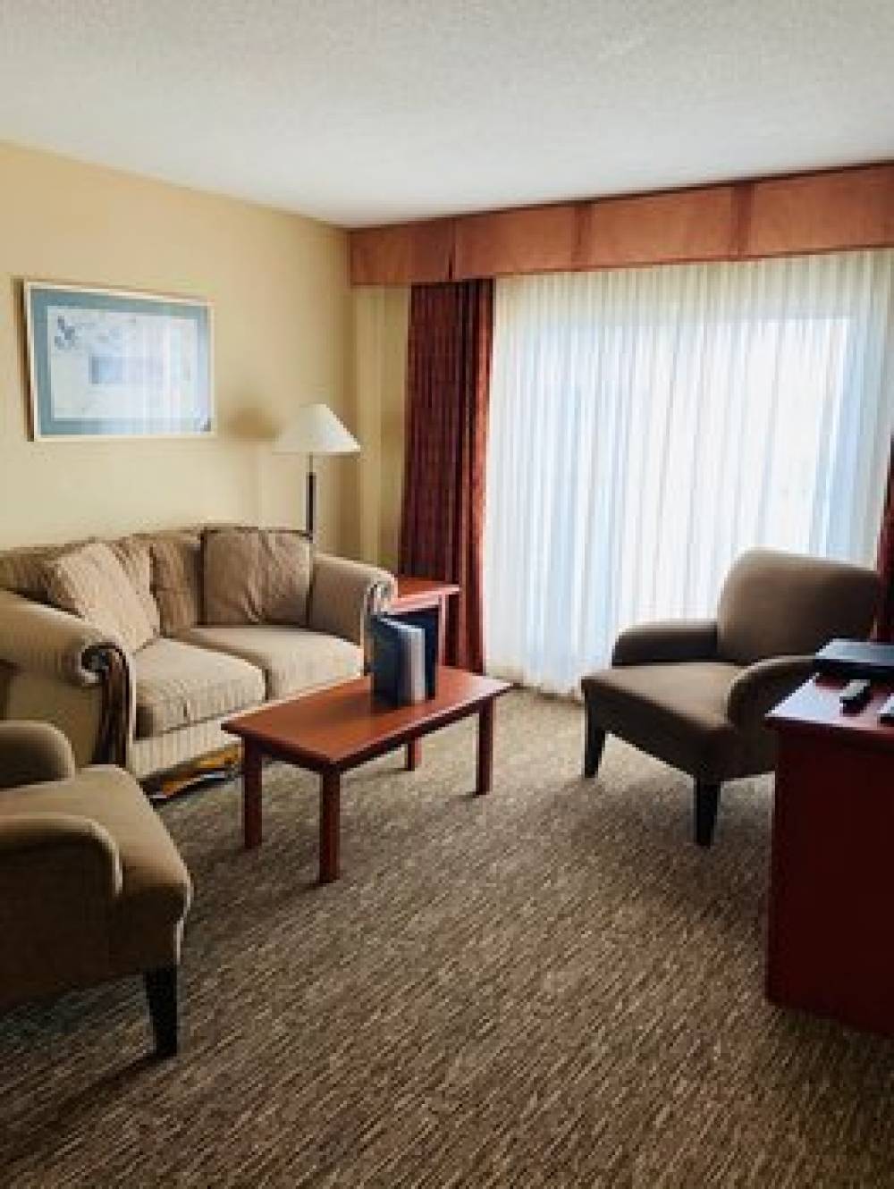 Anchor Inn & Suites 8