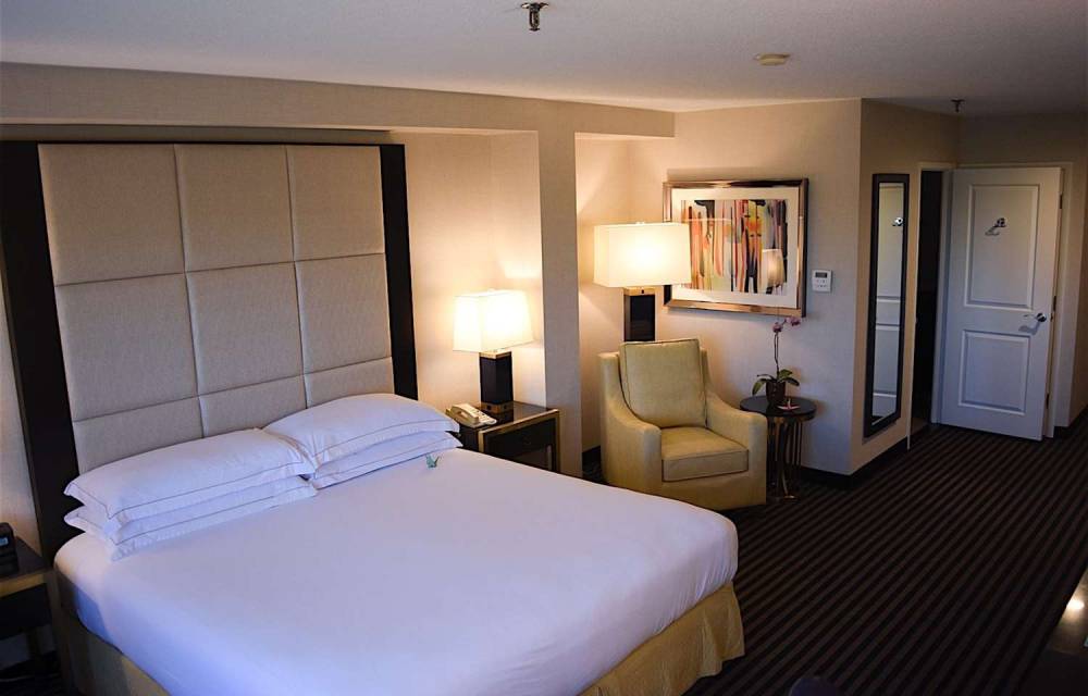 APA Hotel Woodbridge 10