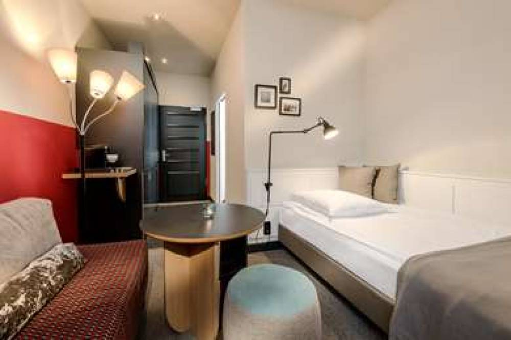 APARTMENT 040 6
