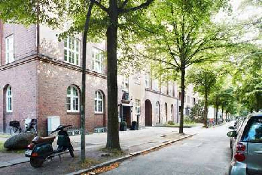 APARTMENT 040 9