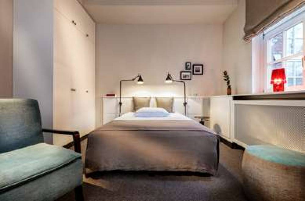 APARTMENT 040 5