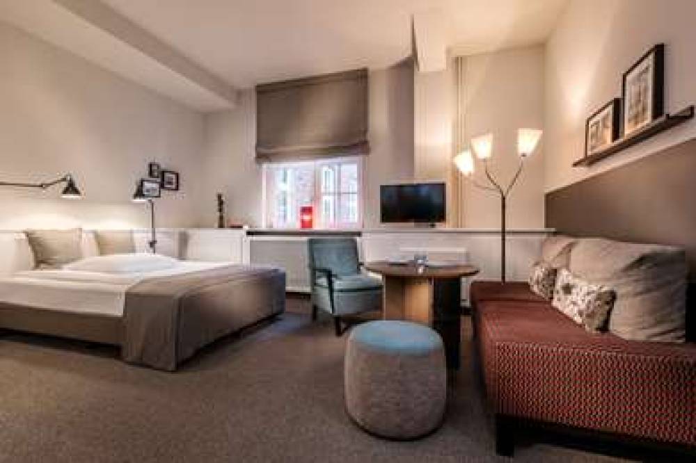 APARTMENT 040 3