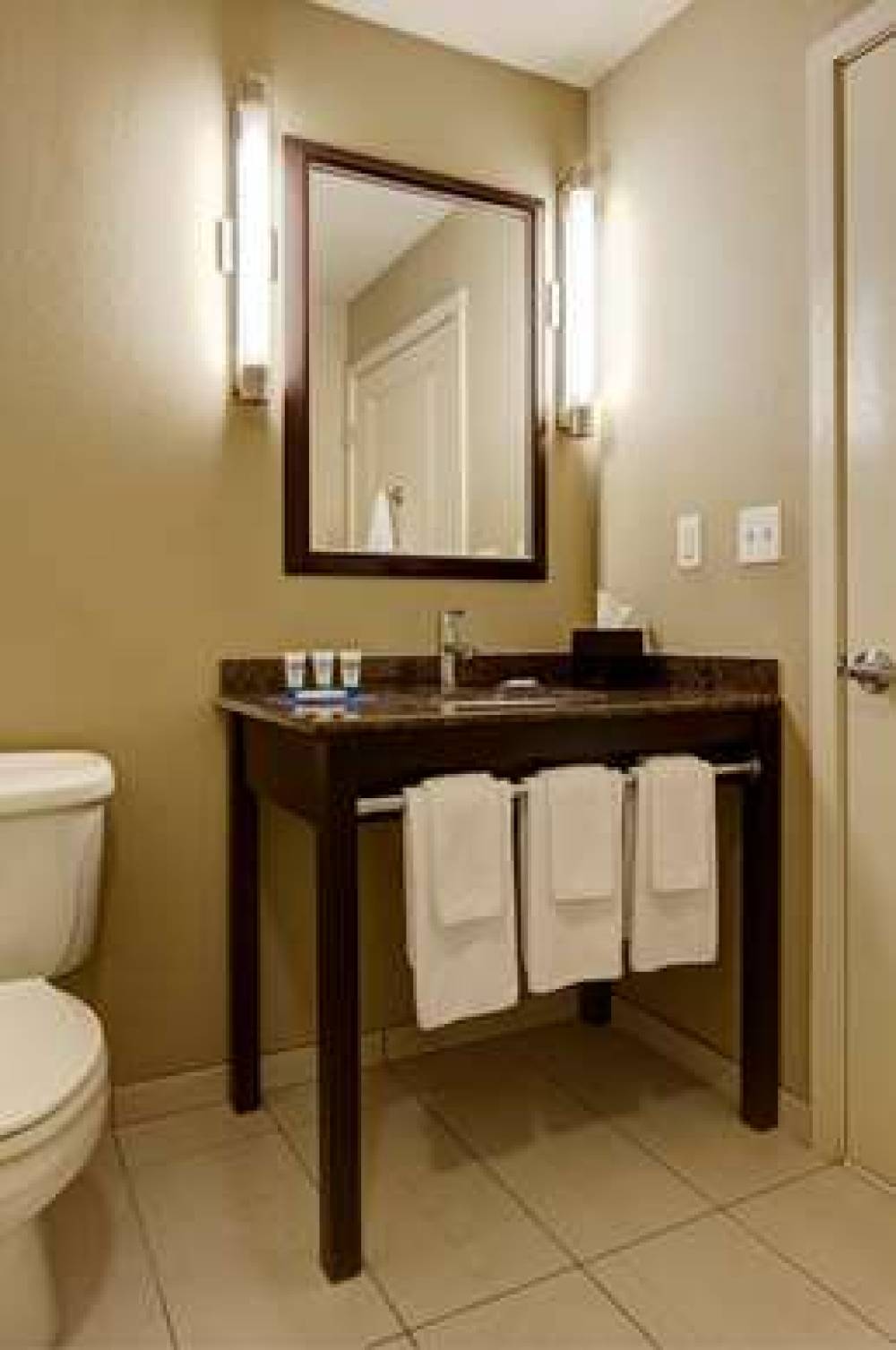 ARCHER HOTEL FALLS CHURCH 4