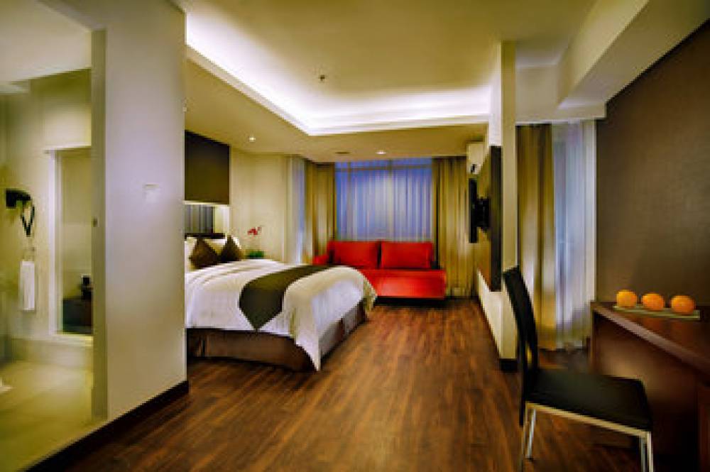 ASTON PLUIT 5