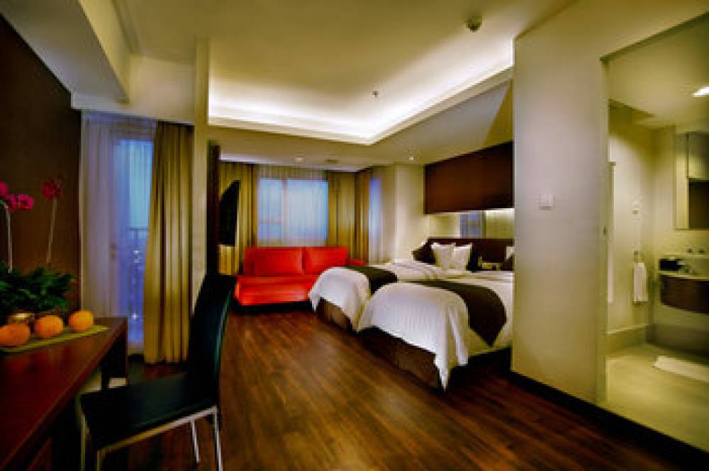 ASTON PLUIT 6