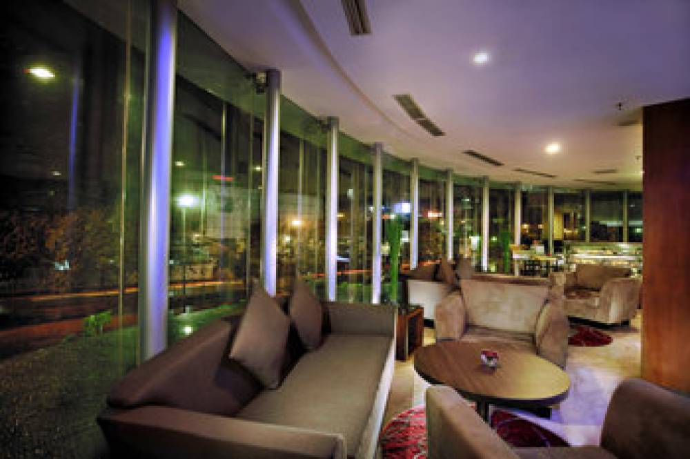 ASTON PLUIT 1