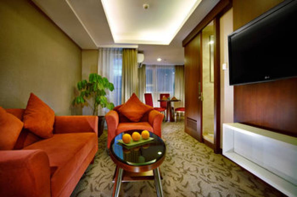 ASTON PLUIT 3