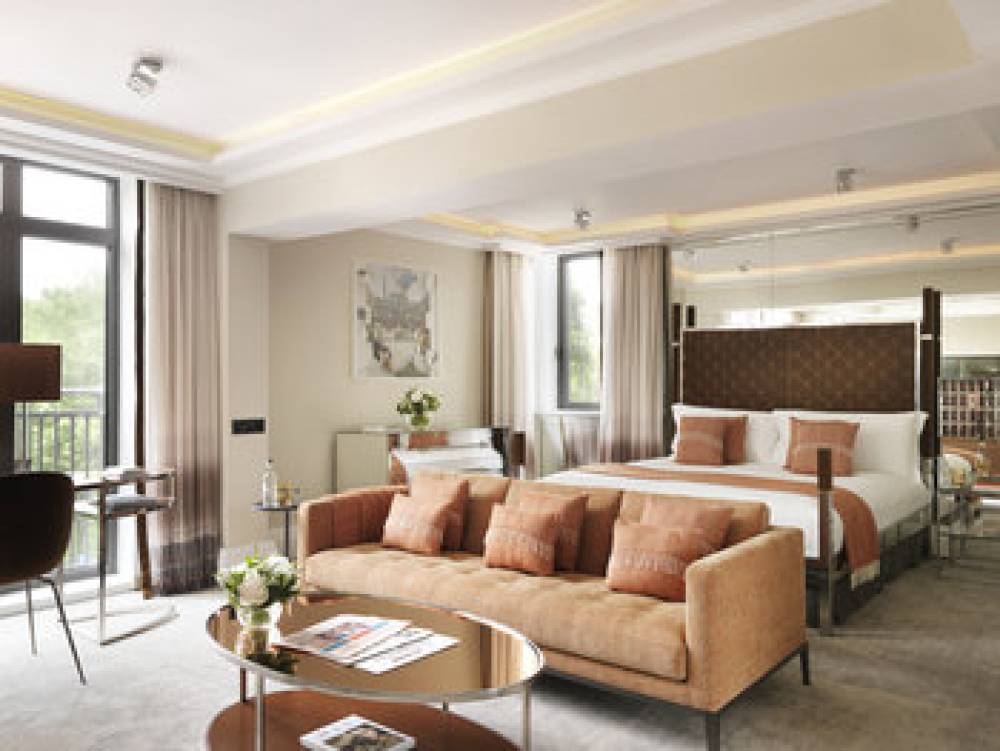 ATHENAEUM HOTEL AND RESIDENCES 8