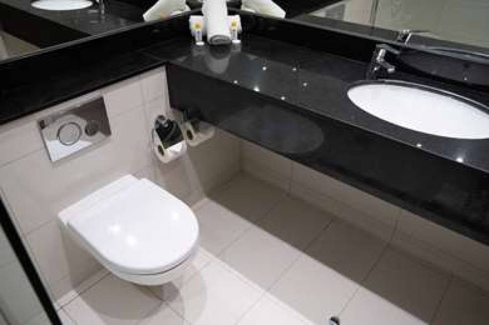 ATRIUM HOTEL HEATHROW 10