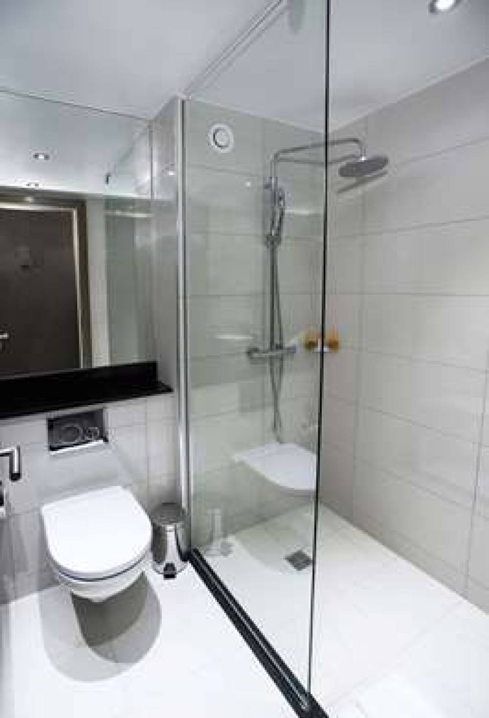 ATRIUM HOTEL HEATHROW 9