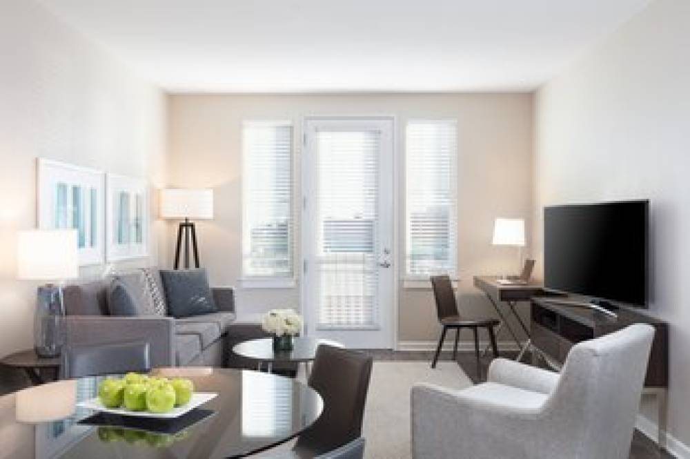 AVE EMERYVILLE AT BAY STREET 4