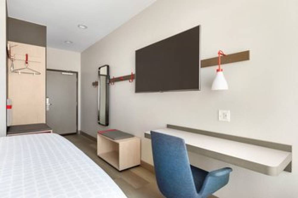 AVID HOTEL BOS AIRPORT REVERE BY IH 5