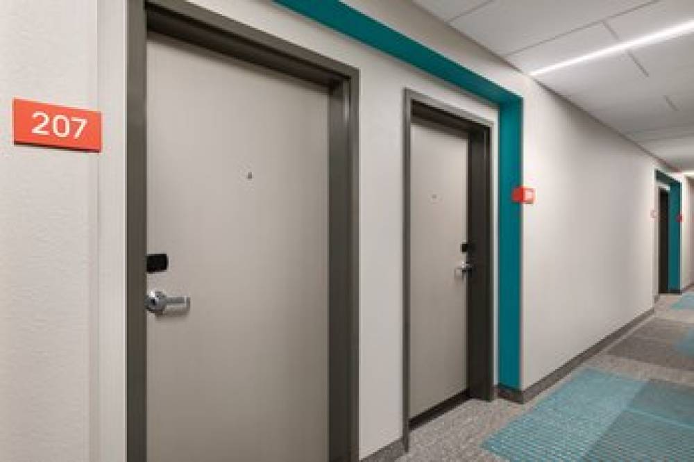 AVID HOTEL BOS AIRPORT REVERE BY IH 2