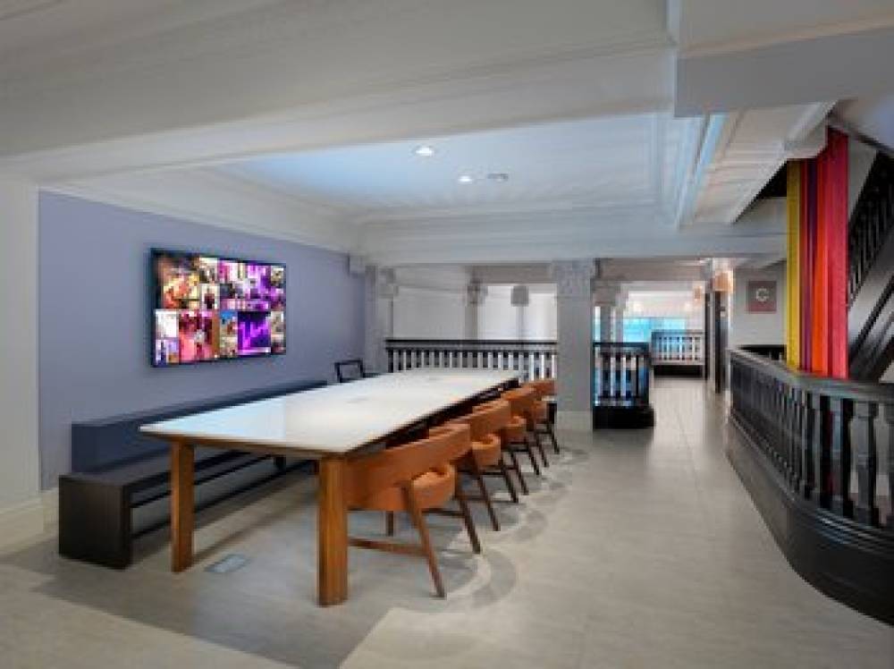 Axiom Hotel 8