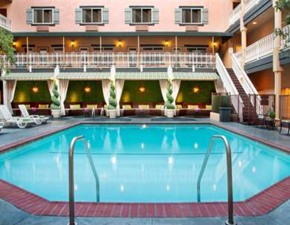 Ayres Hotel Costa Mesa/Newport Beach 4