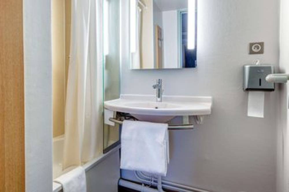 B-B HOTEL ORGEVAL 6