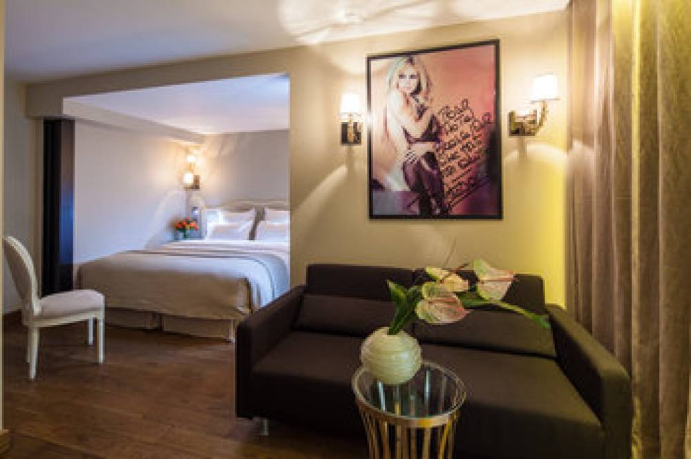 B MONTMARTRE HOTEL 8