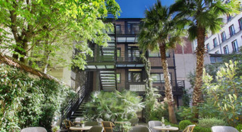 B MONTMARTRE HOTEL 5