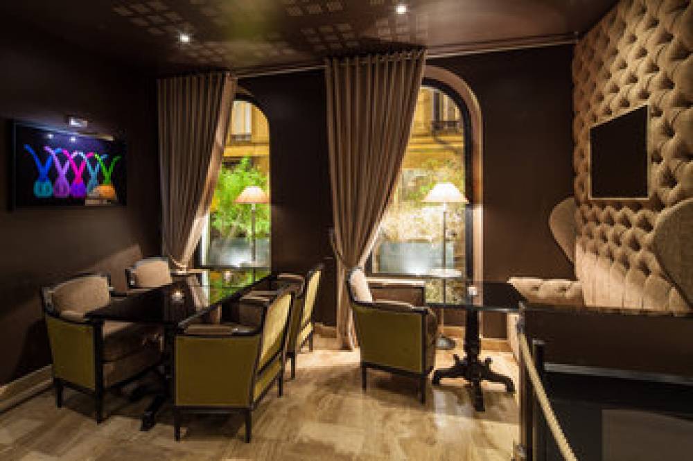 B MONTMARTRE HOTEL 4