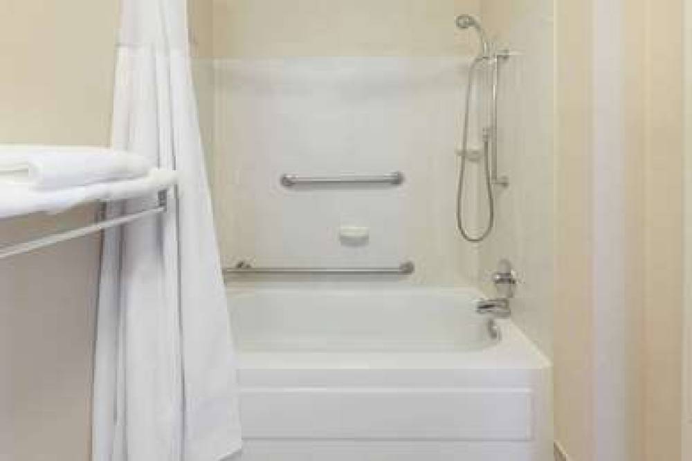 BAYMONT AUBURN HILLS 7