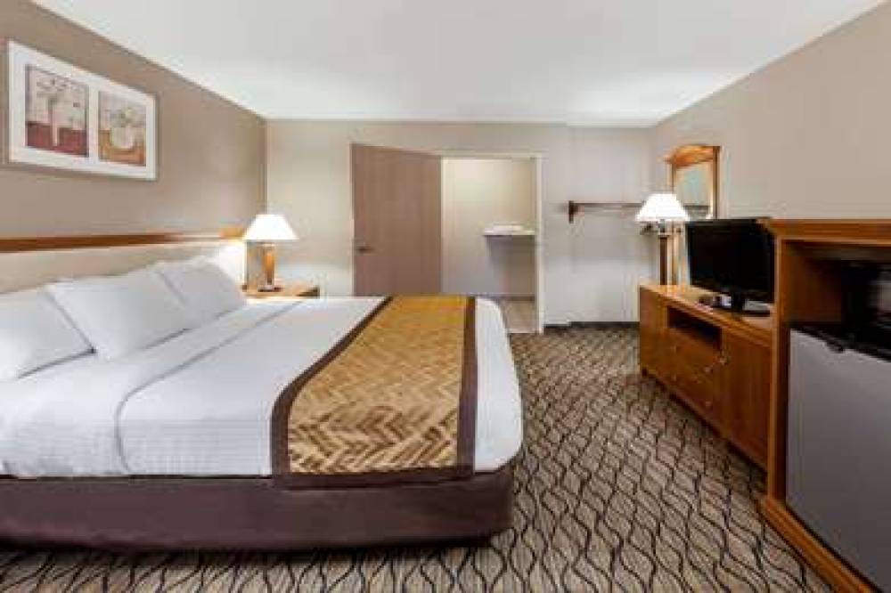 BAYMONT AUBURN HILLS 5