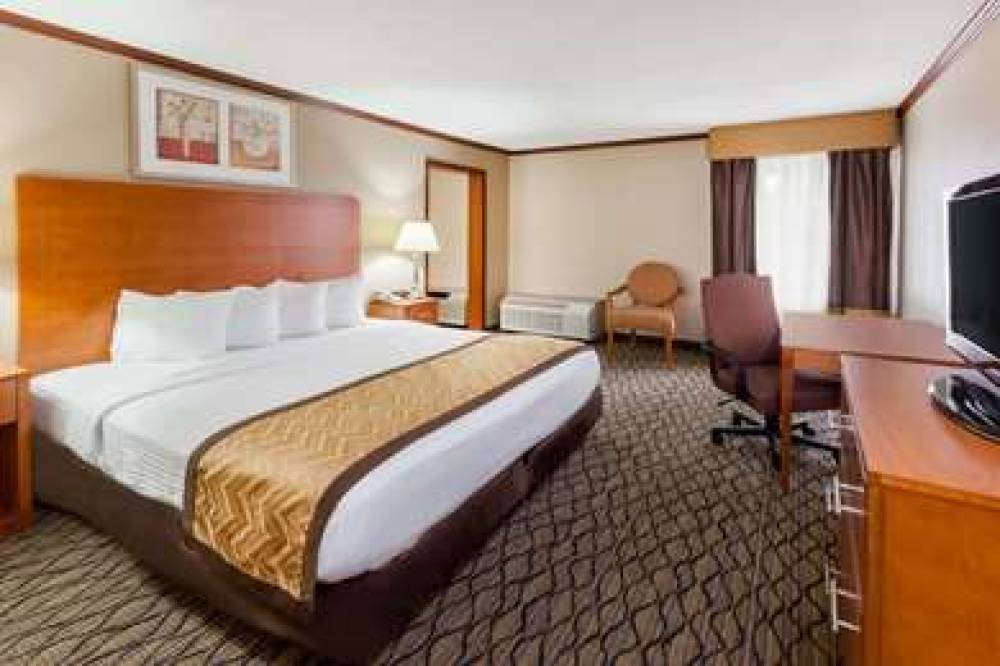 BAYMONT AUBURN HILLS 10