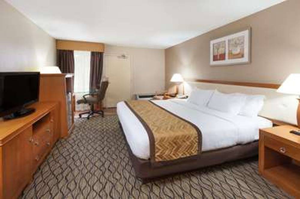 BAYMONT AUBURN HILLS 8