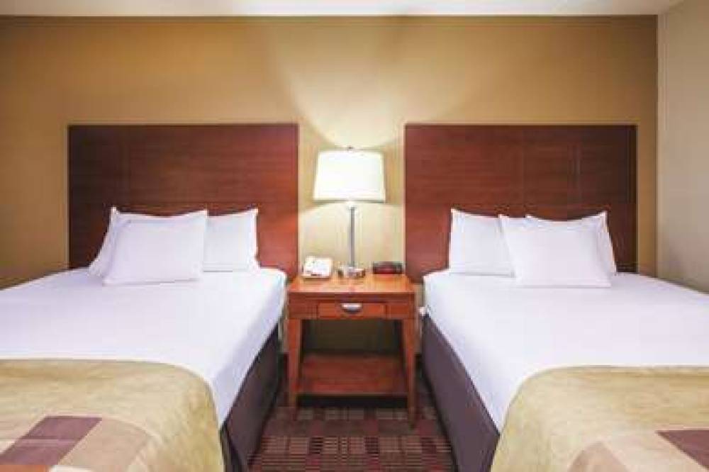 BAYMONT BY WYNDHAM CANTON/HALL OF F 3