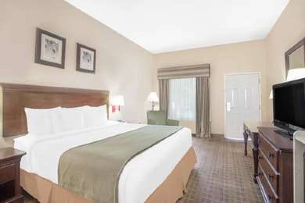 BAYMONT BY WYNDHAM, CRESTVIEW 8