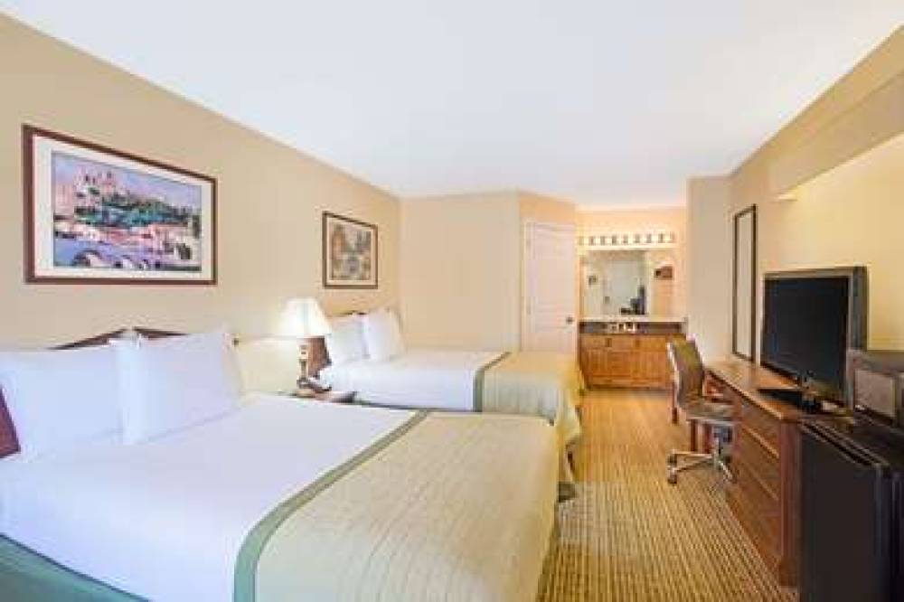 Baymont By Wyndham Forest City 6