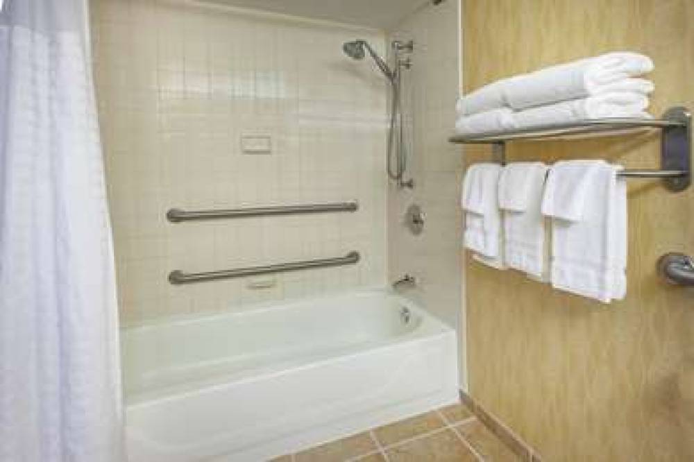 BAYMONT BY WYNDHAM HARRISBURG 8