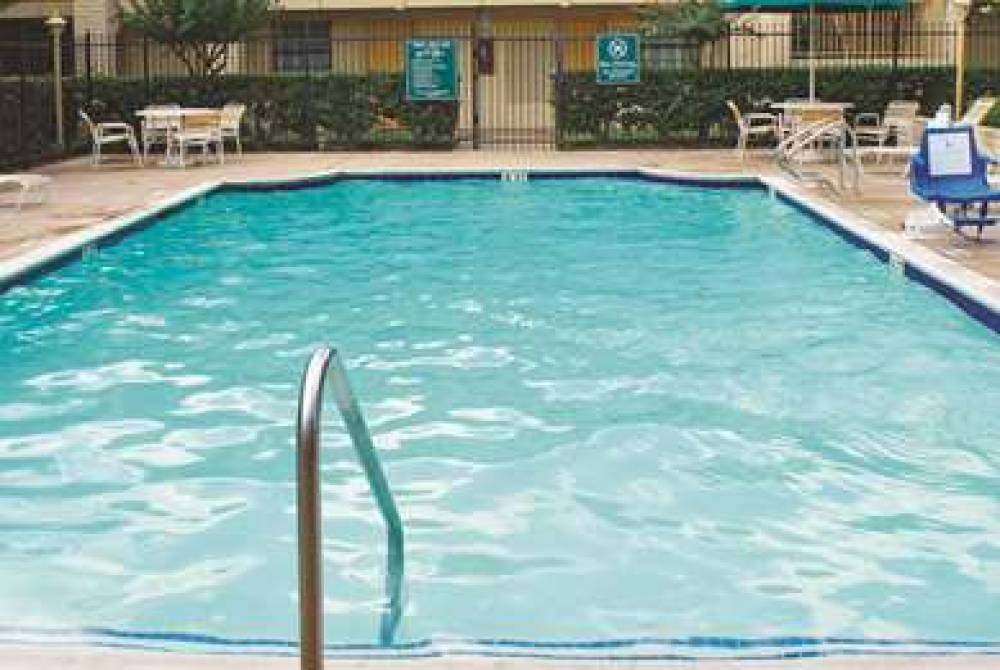 BAYMONT BY WYNDHAM HOUSTON LA PORTE 8
