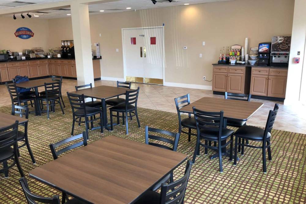 BAYMONT BY WYNDHAM LATHAM ALBANY AI 2