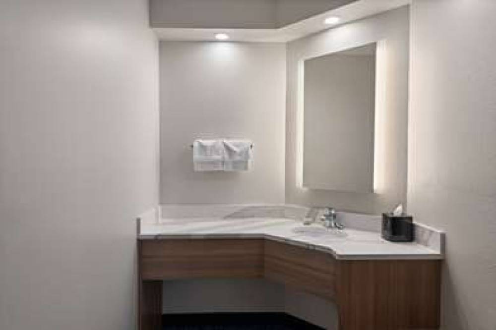 BAYMONT BY WYNDHAM, MT. PLEASANT 1