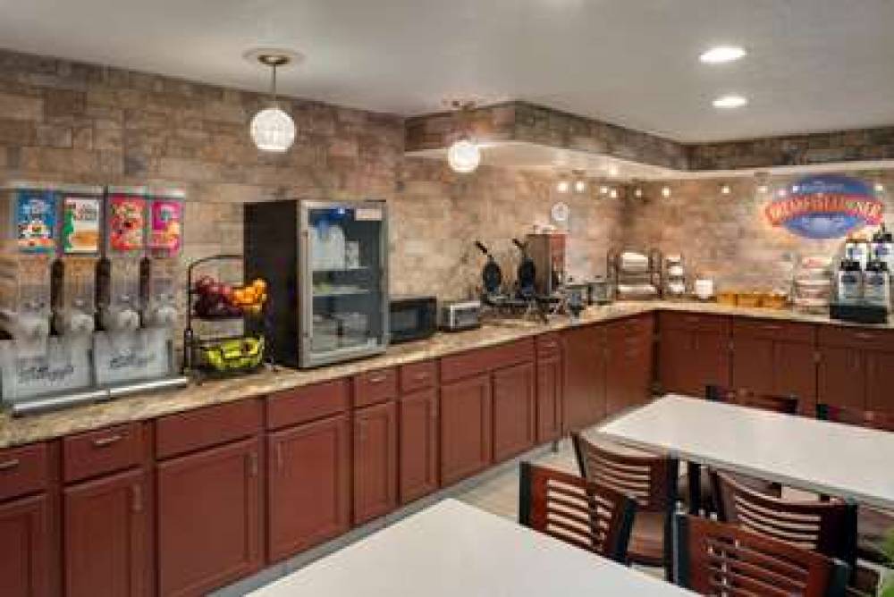 Baymont By Wyndham Muncie Near Ball State University 10