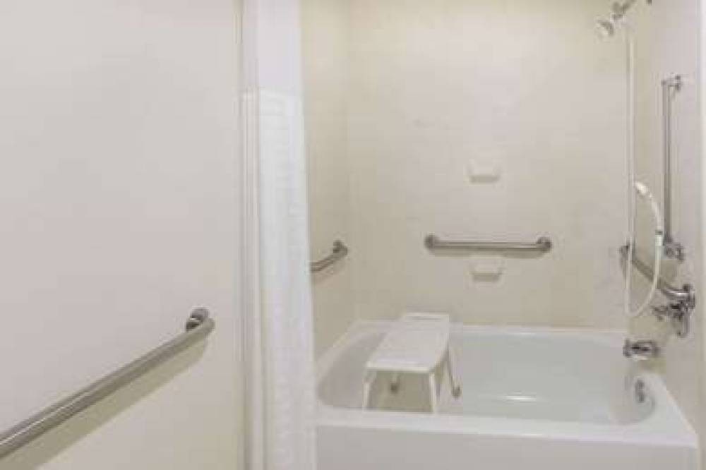 BAYMONT BY WYNDHAM, ORANGEBURG NORT 10