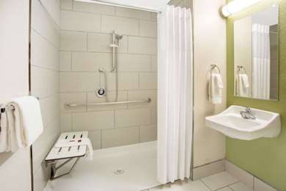 BAYMONT BY WYNDHAM, PHOENIX I-10 NE 8