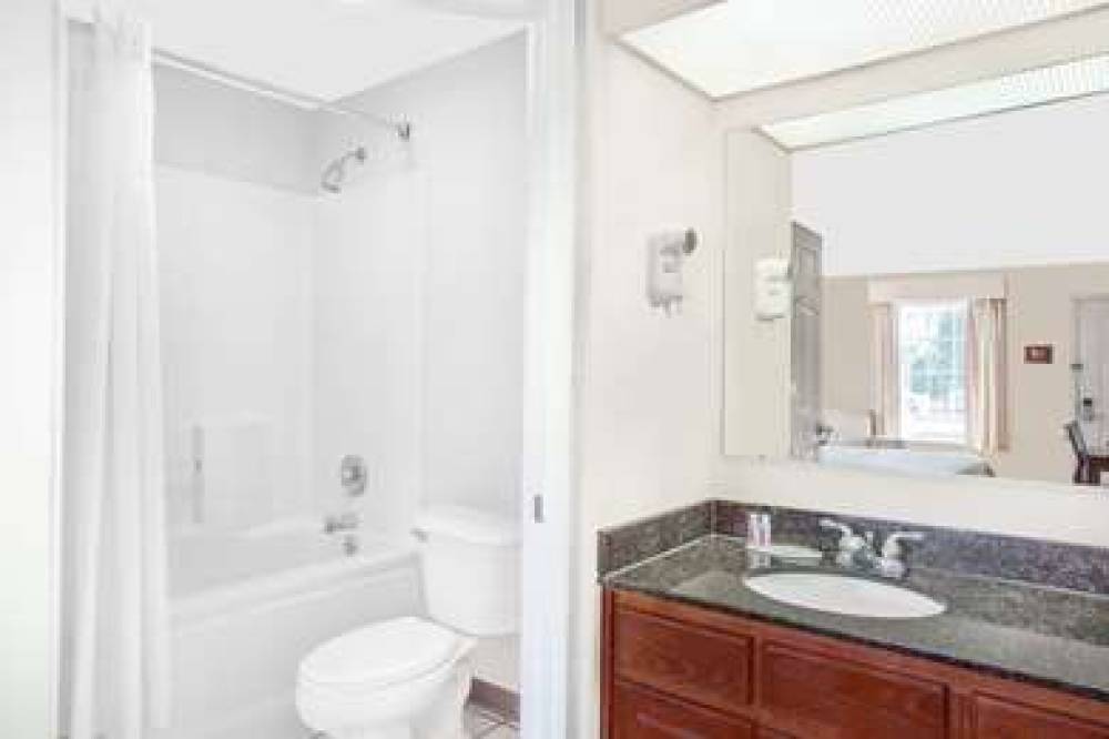 Baymont By Wyndham Roanoke Rapids 5