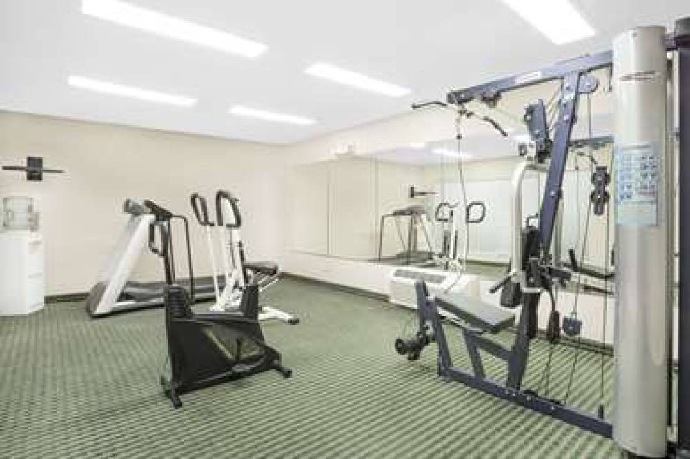 Baymont By Wyndham Roanoke Rapids 4