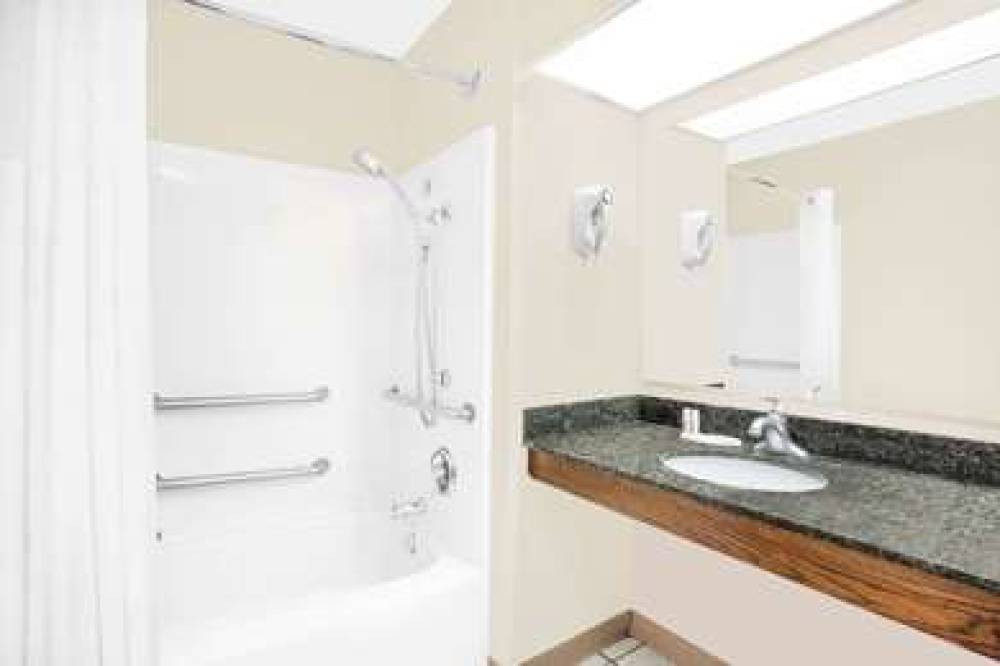 Baymont By Wyndham Roanoke Rapids 6